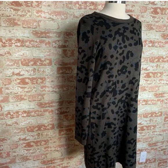 JOHN + JENN EVEREVE LEOPARD PRINT SWEATERDRESS SIZE MEDIUM - Picture 5 of 10